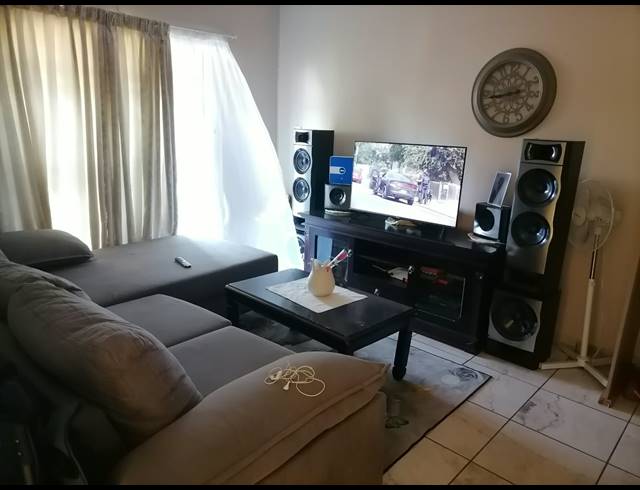 2 BEDROOM APARTMENT FOR SALE IN WATERVAL EAST